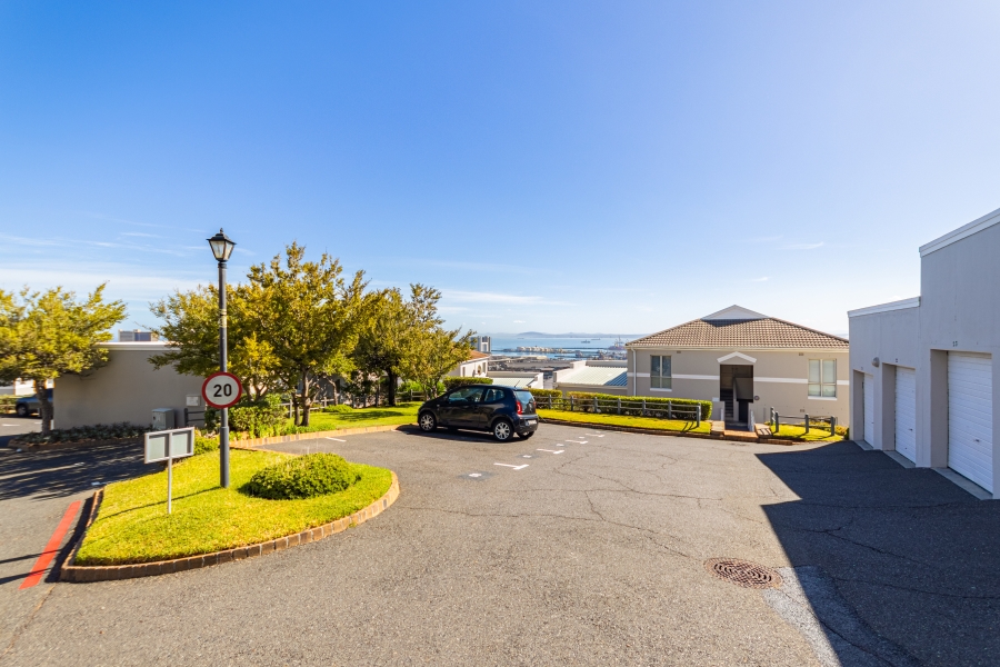 To Let 2 Bedroom Property for Rent in Vredehoek Western Cape